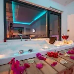 With Private Pool And Jacuzzi וילה קס