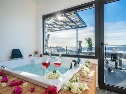 With Private Pool And Jacuzzi كاس