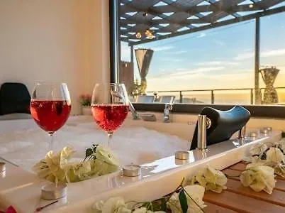 With Private Pool And Jacuzzi فيلة *