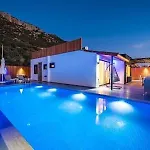 With Private Pool And Jacuzzi Villa Kaş