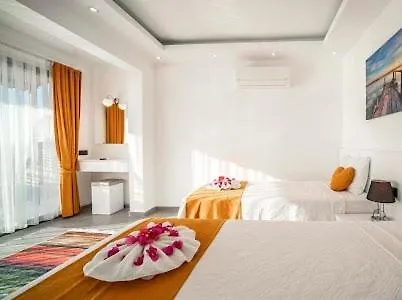 With Private Pool And Jacuzzi Vila