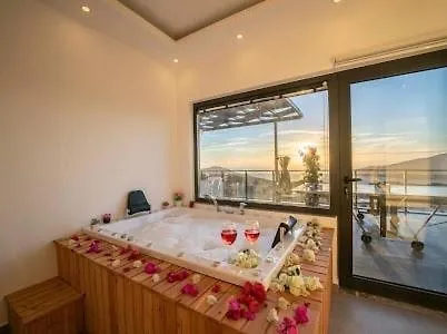 Villa With Private Pool And Jacuzzi *